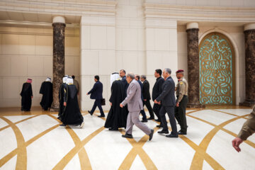 Le ministre iranien des Affaires étrangères rencontre le nouvel émir du Koweït
