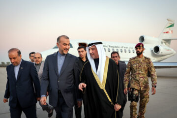 Le ministre iranien des Affaires étrangères rencontre le nouvel émir du Koweït
