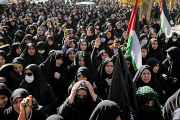Funérailles massives de martyrs non identifiés en Iran