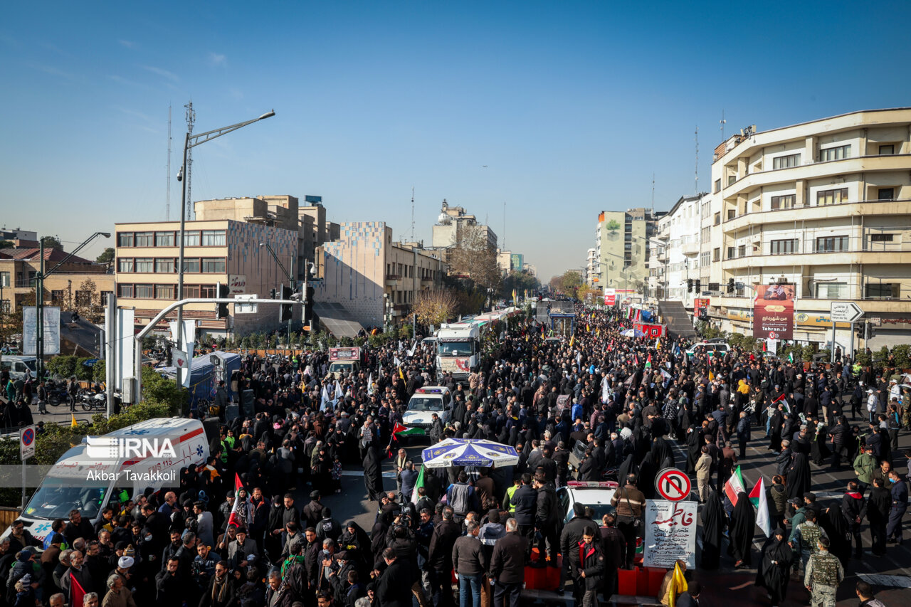 تشییع پیکرهای ۱۱۰ شهید گمنام در تهران