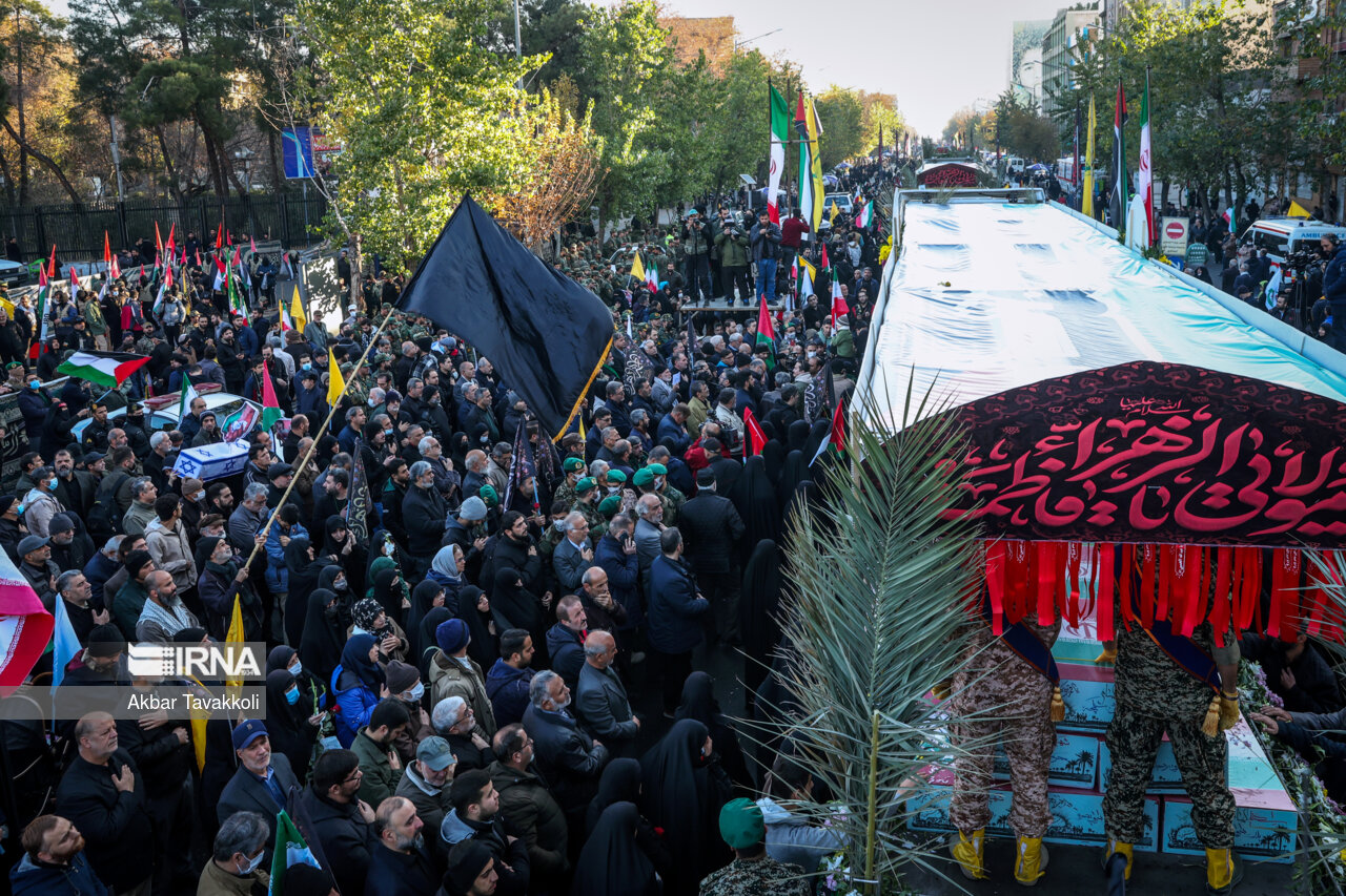 تشییع پیکرهای ۱۱۰ شهید گمنام در تهران