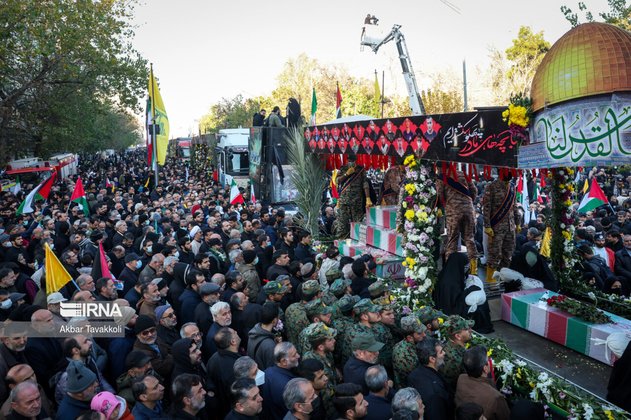 تشییع پیکرهای ۱۱۰ شهید گمنام در تهران