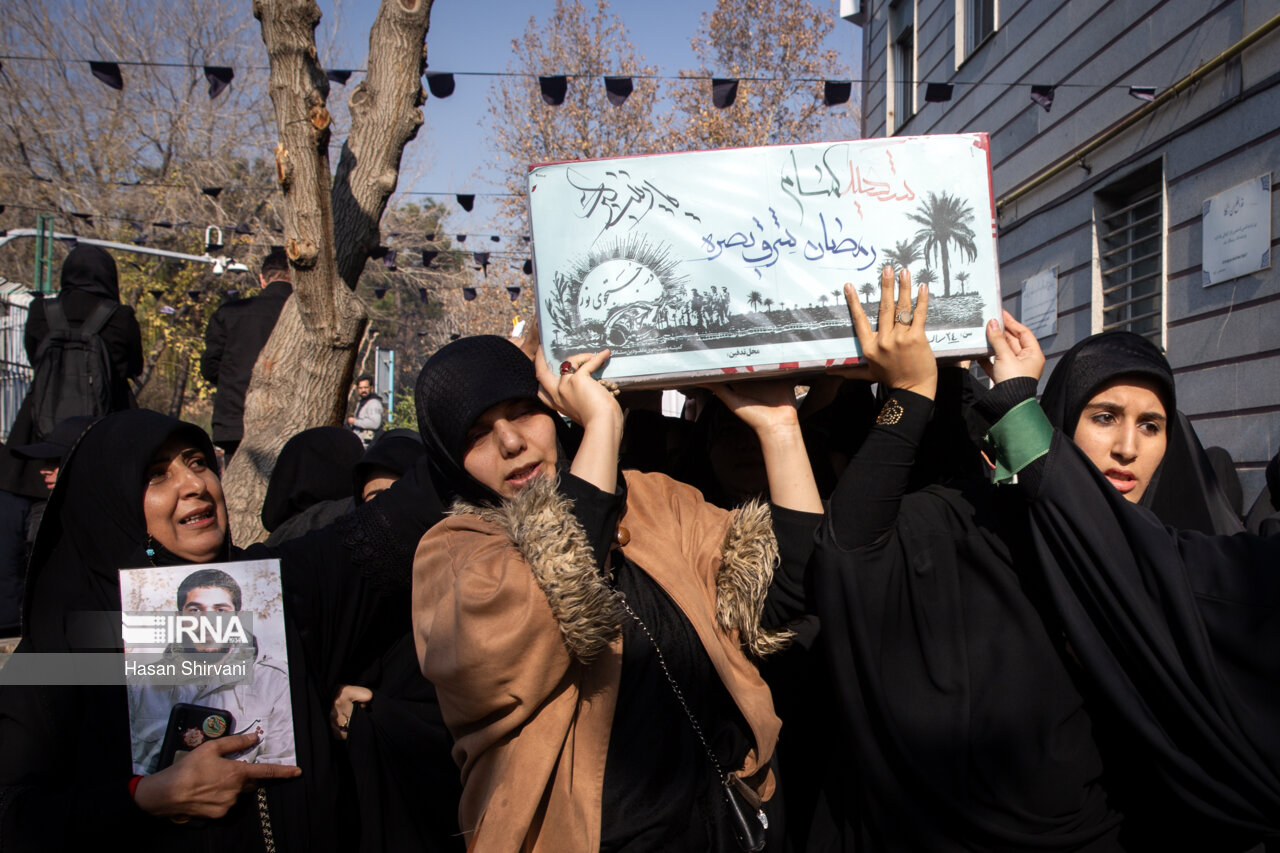 تشییع پیکر ۱۱۰ شهید گمنام در تهران