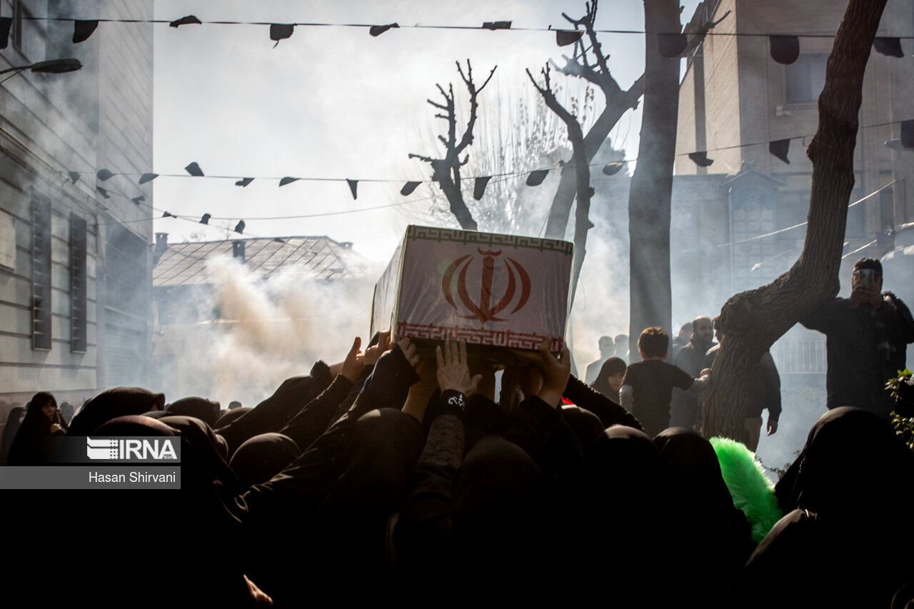 تشییع پیکر ۱۱۰ شهید گمنام در تهران