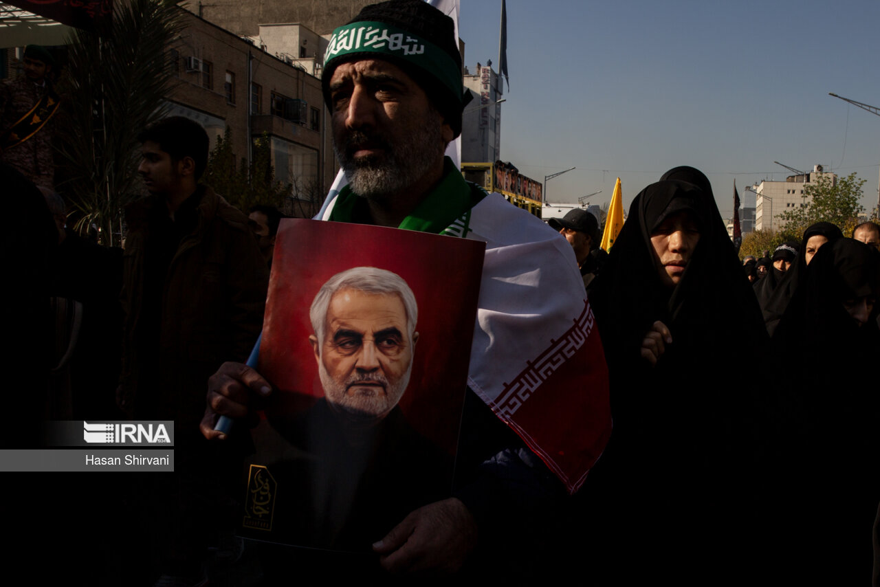 تشییع پیکر ۱۱۰ شهید گمنام در تهران