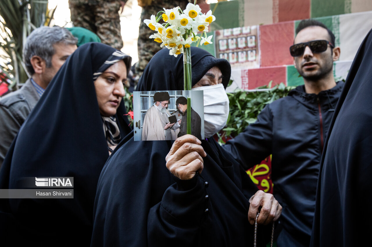 تشییع پیکر ۱۱۰ شهید گمنام در تهران