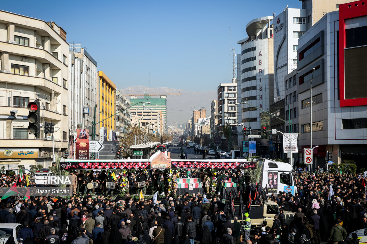 تشییع پیکر ۱۱۰ شهید گمنام در تهران