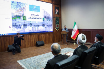 President Raisi visits Ministry of Economy