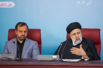 President Raisi visits Ministry of Economy