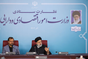 President Raisi visits Ministry of Economy