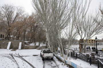 First snow in last days of autumn 