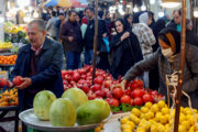 بالصور.. سوق مدينة رشت عشية "ليلة يلدا"