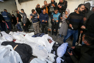 جنایت جدید صهیونیست‌ها در غزه؛ کشف پیکر ۷۰ شهید از زیر آوار + فیلم