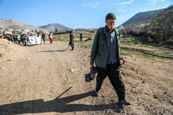 نهال‌کاری دانش آموزان روستای چنگر