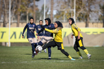 Bam Khatoon beats Sepahan 3-0 in Women Football League
