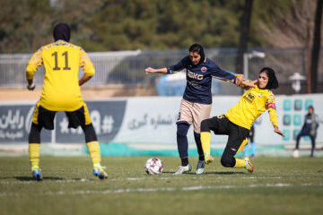 Bam Khatoon beats Sepahan 3-0 in Women Football League
