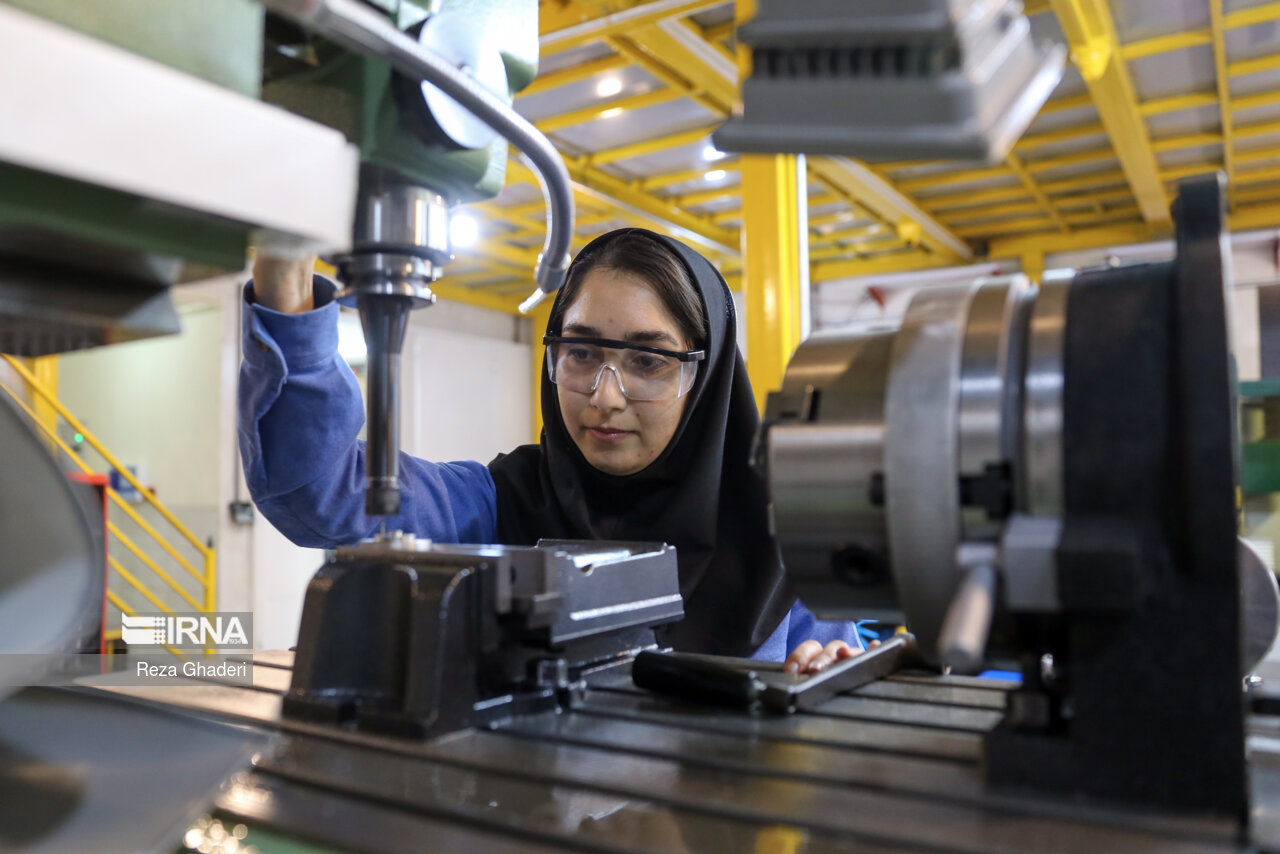 اشتغال تضمینی برای دانش‌آموختگان دانشگاه فنی و حرفه‌ای دختران بوشهر