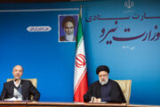 Iranian president tours Ministry of Energy