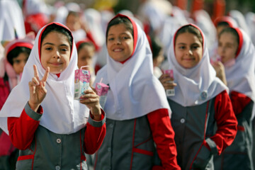 Shiraz schools distributed free milk