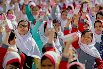 Distribution gratuite de lait dans les écoles iraniennes 