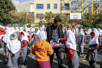 Distribution gratuite de lait dans les écoles iraniennes 