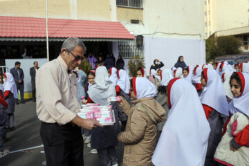 Distribution gratuite de lait dans les écoles iraniennes 