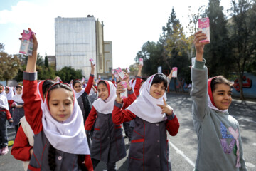 Distribution gratuite de lait dans les écoles iraniennes 