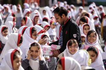 Distribution gratuite de lait dans les écoles iraniennes 