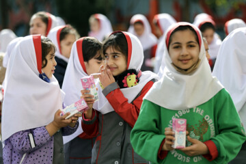 Distribution gratuite de lait dans les écoles iraniennes 