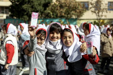 Distribution gratuite de lait dans les écoles iraniennes 