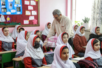 Distribution gratuite de lait dans les écoles iraniennes 