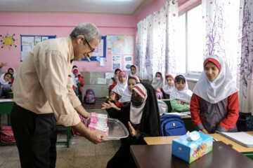 Distribution gratuite de lait dans les écoles iraniennes 