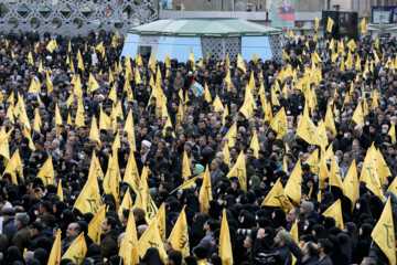 Procesión fúnebre del mártir Seyed Razi Musavi en Teherán