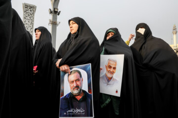 Procesión fúnebre del mártir Seyed Razi Musavi en Teherán