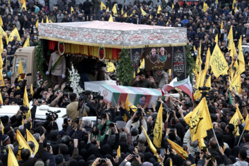 Procesión fúnebre del mártir Seyed Razi Musavi en Teherán