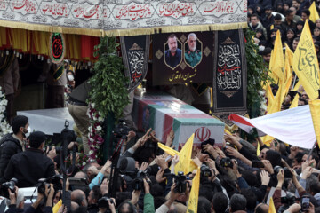 Procesión fúnebre del mártir Seyed Razi Musavi en Teherán