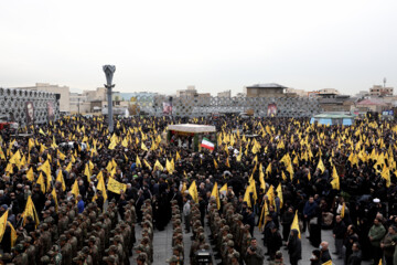 Procesión fúnebre del mártir Seyed Razi Musavi en Teherán