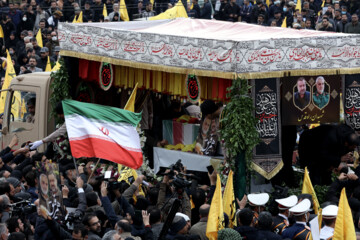 Procesión fúnebre del mártir Seyed Razi Musavi en Teherán