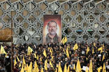 Procesión fúnebre del mártir Seyed Razi Musavi en Teherán