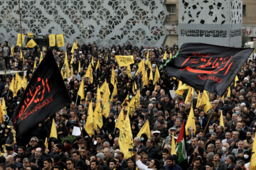 Procesión fúnebre del mártir Seyed Razi Musavi en Teherán