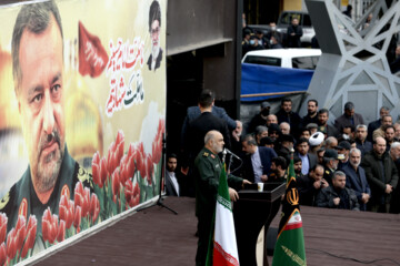 Procesión fúnebre del mártir Seyed Razi Musavi en Teherán