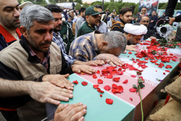 تشییع پیکر شهید گمنام در صداوسیمای خوزستان