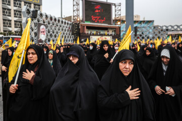 Procesión fúnebre del mártir Seyed Razi Musavi en Teherán