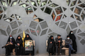 Procesión fúnebre del mártir Seyed Razi Musavi en Teherán