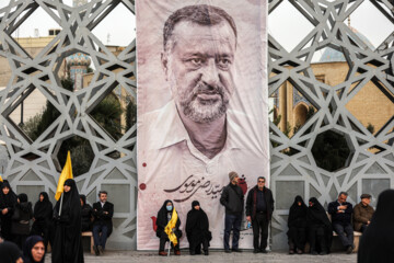 Procesión fúnebre del mártir Seyed Razi Musavi en Teherán