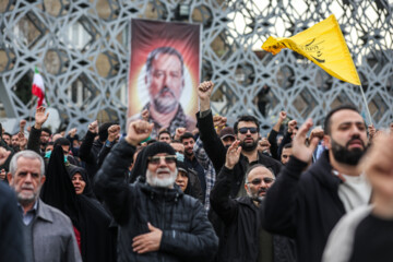 Procesión fúnebre del mártir Seyed Razi Musavi en Teherán