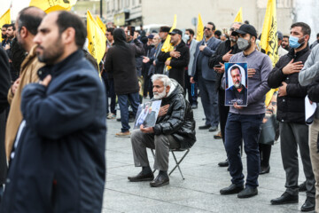 Procesión fúnebre del mártir Seyed Razi Musavi en Teherán