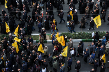 Procesión fúnebre del mártir Seyed Razi Musavi en Teherán