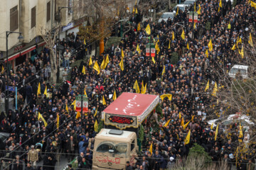 Procesión fúnebre del mártir Seyed Razi Musavi en Teherán