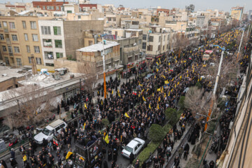 Procesión fúnebre del mártir Seyed Razi Musavi en Teherán